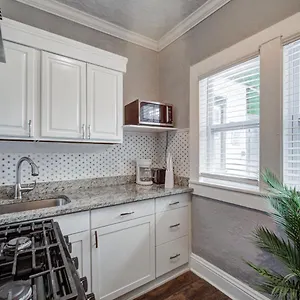 https://modern-westshore-apartment.hotelstampa.org